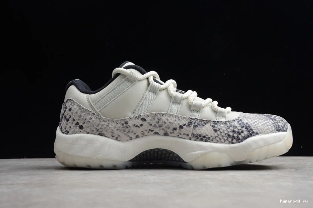Air 11 Low Bone Snake SE Jordan CD6846-002 Light 0525